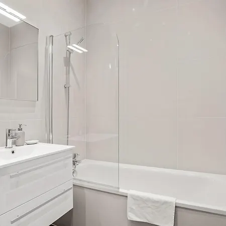 2-bed With Garden شقة
