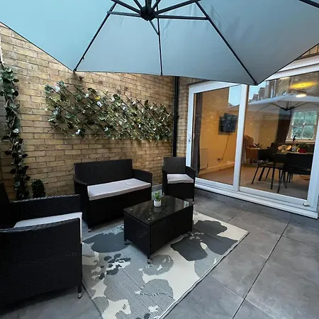 شقة 2-bed With Garden لندن