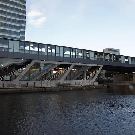 Modern Two Bed Serviced In Canary Wharf - Perfect For Long Stay, Business, Leisure And Relocations Apartment