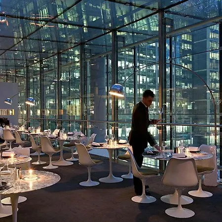 Modern Two Bed Serviced In Canary Wharf - Perfect For Long Stay, Business, Leisure And Relocations