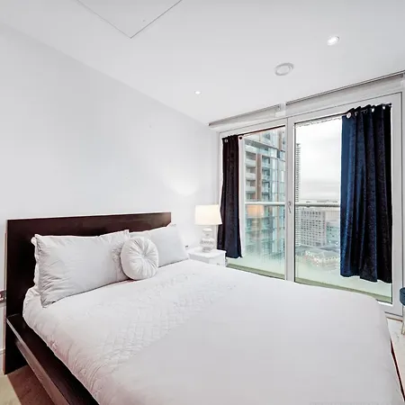 Modern Two Bed Serviced In Canary Wharf - Perfect For Long Stay, Business, Leisure And Relocations London