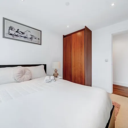 Apartment Modern Two Bed Serviced In Canary Wharf - Perfect For Long Stay, Business, Leisure And Relocations