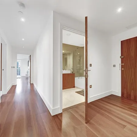 Apartment Modern Two Bed Serviced In Canary Wharf - Perfect For Long Stay, Business, Leisure And Relocations *