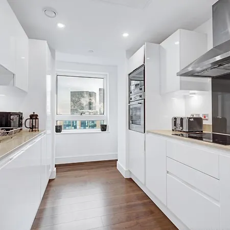 Modern Two Bed Serviced In Canary Wharf - Perfect For Long Stay, Business, Leisure And Relocations London