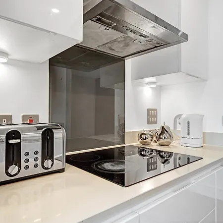 Modern Two Bed Serviced In Canary Wharf - Perfect For Long Stay, Business, Leisure And Relocations