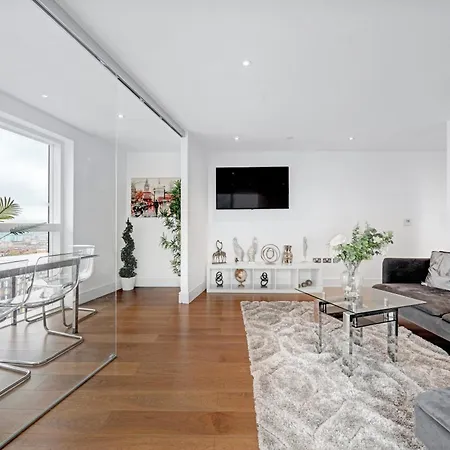 Modern Two Bed Serviced In Canary Wharf - Perfect For Long Stay, Business, Leisure And Relocations Apartment London