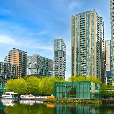 Modern Two Bed Serviced In Canary Wharf - Perfect For Long Stay, Business, Leisure And Relocations Apartment