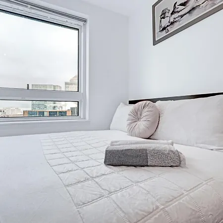 Modern Two Bed Serviced In Canary Wharf - Perfect For Long Stay, Business, Leisure And Relocations Apartment