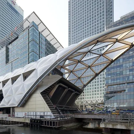 Apartment Modern Two Bed Serviced In Canary Wharf - Perfect For Long Stay, Business, Leisure And Relocations