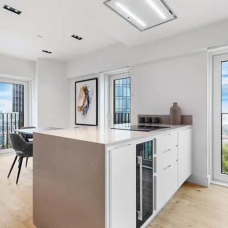 Heart Of Panoramic View 2 Bedroom Designer Luxury - Pool And Gym Access London