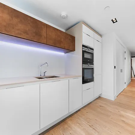Heart Of Panoramic View 2 Bedroom Designer Luxury - Pool And Gym Access *