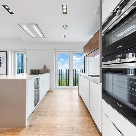Heart Of Panoramic View 2 Bedroom Designer Luxury - Pool And Gym Access London