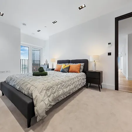 Heart Of Panoramic View 2 Bedroom Designer Luxury - Pool And Gym Access *