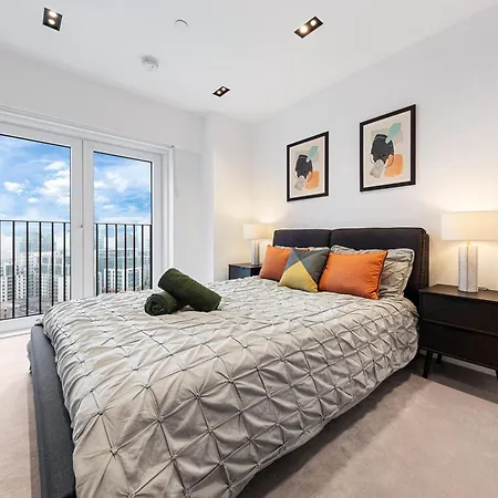 Heart Of Panoramic View 2 Bedroom Designer Luxury - Pool And Gym Access London