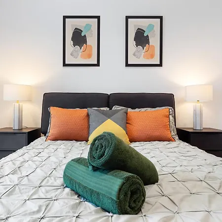 Heart Of Panoramic View 2 Bedroom Designer Luxury - Pool And Gym Access London