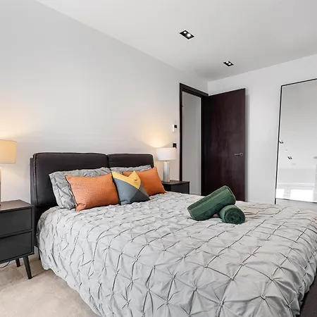 Apartment Heart Of Panoramic View 2 Bedroom Designer Luxury - Pool And Gym Access *