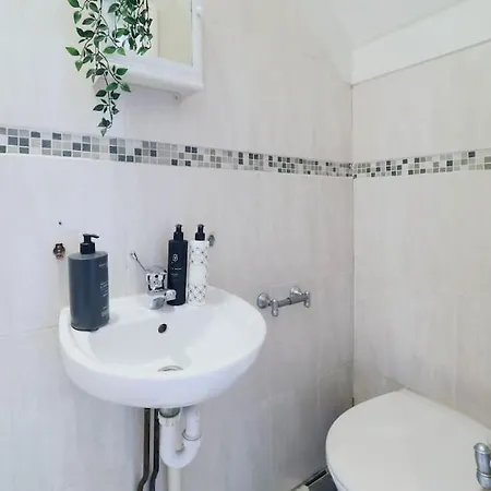 S5 Full In Kilburn With Kitchen Zone 2 London