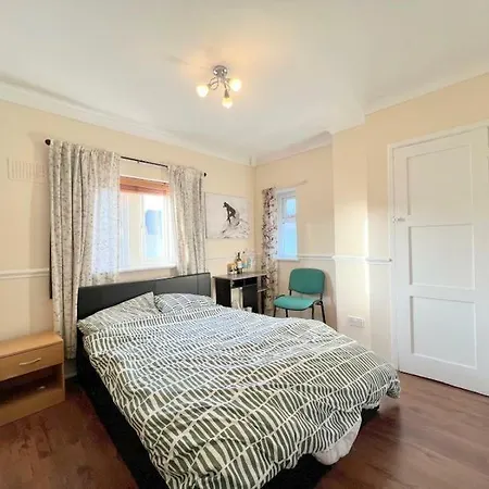 Central Acton House Aparthotel