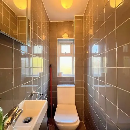 Aparthotel Central Acton House *