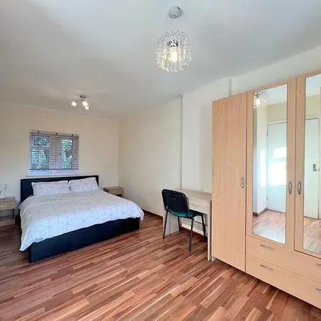 Aparthotel Central Acton House London