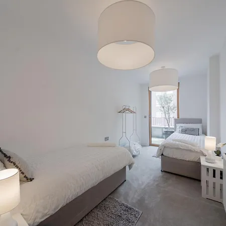 Apartment Barking Bright With 2 Bedrooms *