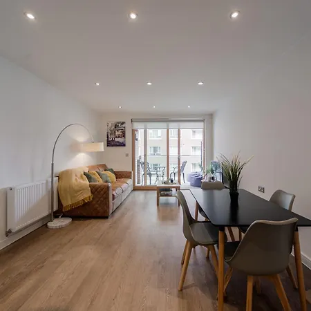 Barking Bright With 2 Bedrooms Apartment
