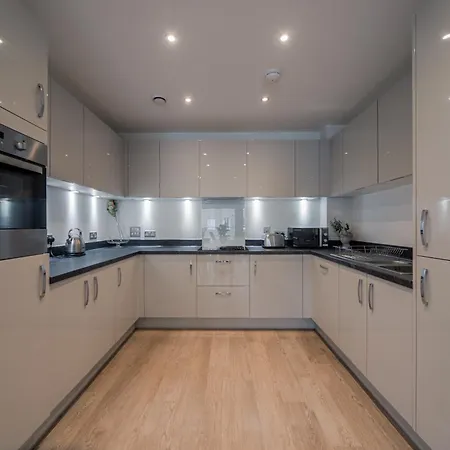 Apartment Barking Bright With 2 Bedrooms *