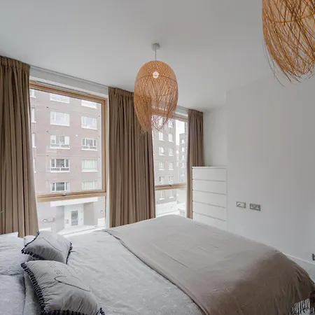 Apartment Barking Bright With 2 Bedrooms