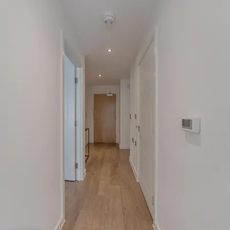 Barking Bright With 2 Bedrooms *