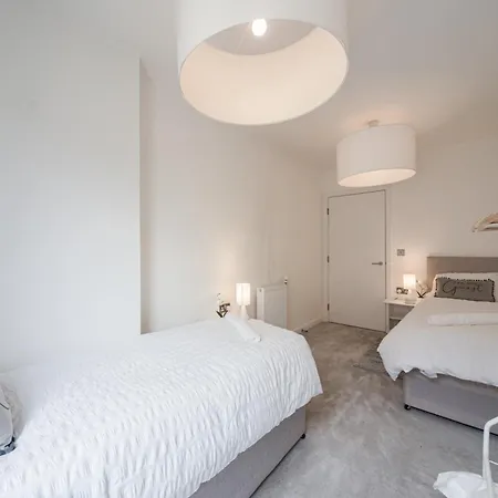 Barking Bright With 2 Bedrooms Apartment Barking (Greater London)