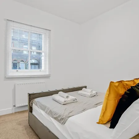 2-bed With Garden شقة *
