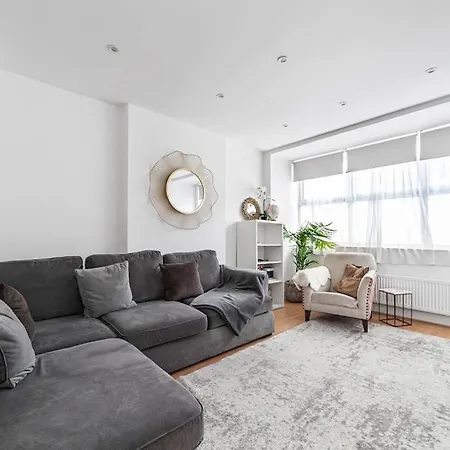 Appartamento Spacious & Chic 3-bed House Near Londra