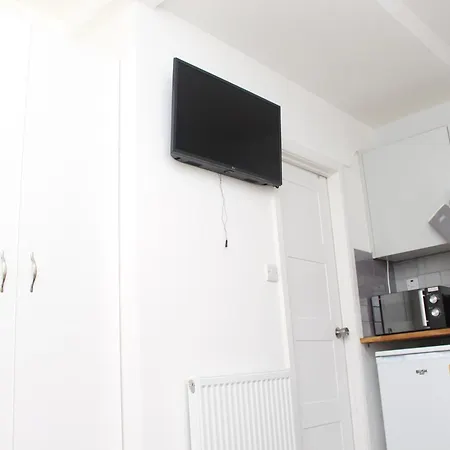 Contractor-friendly Cosy Spot By Finsbury Park Station Apartment