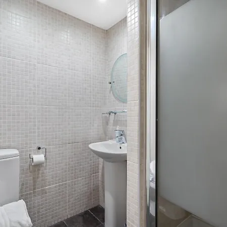 Old Spacious 2 Bedroom Flat With Pool Table Opposite Park 7 شقة *