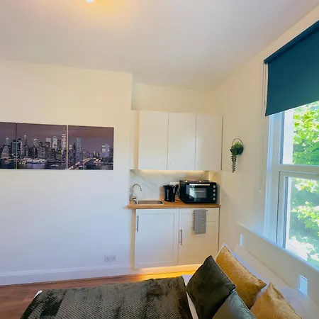 Apartment Zee Homes W6 London