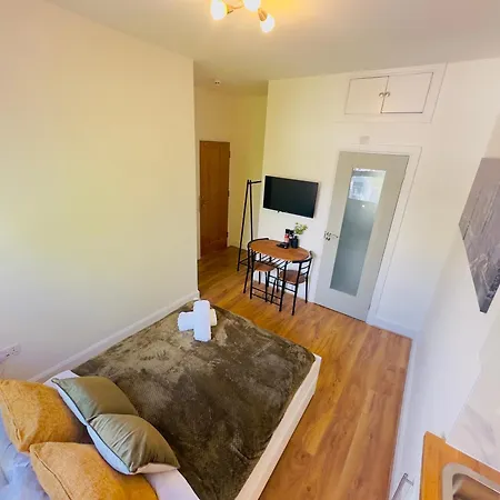 Apartment Zee Homes W6