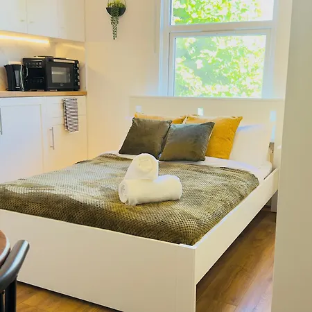 Zee Homes W6 Apartment