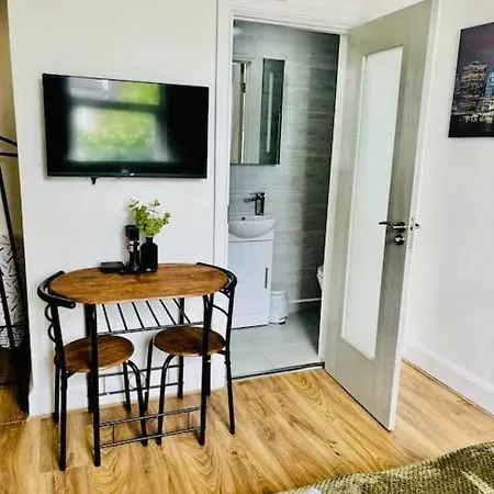 Apartment Zee Homes W6
