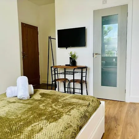 Apartment Zee Homes W6 *
