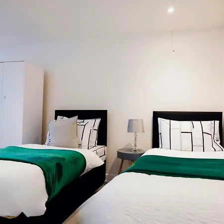 2 Bedrooms-6guests-veryspacious-freeparking-wifi *