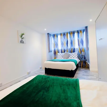 2 Bedrooms-6guests-veryspacious-freeparking-wifi *