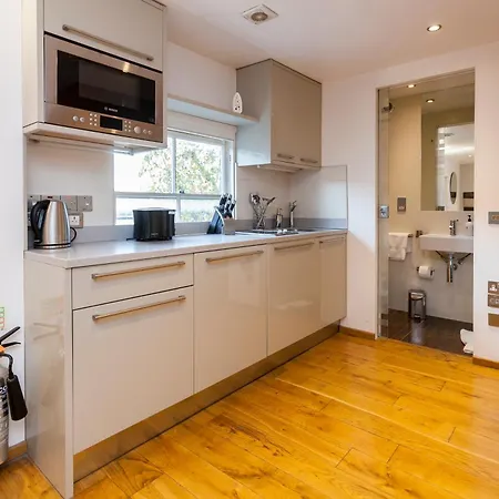 Space 4* London