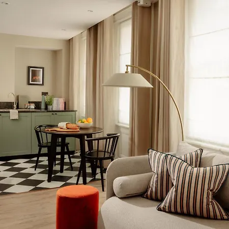 מלון דירות Native Kings Wardrobe, St Pauls 4*