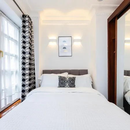 Carlton Court - Mayfair Aparthotel 5*
