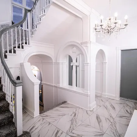 Spacious 3-bedroom In Exclusive Mayfair 7gc Apartment *