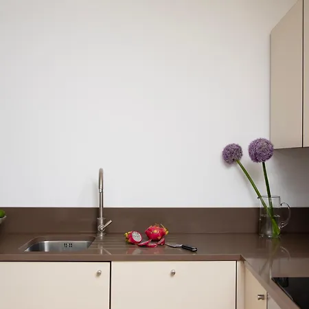 Bob W Tower Hill Residences アパート