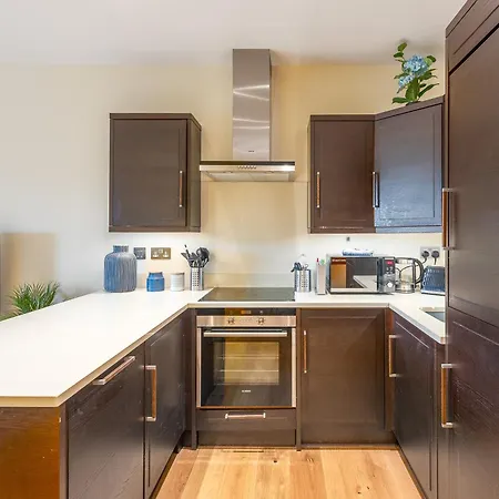 Apartment Moments From Hyde Park & Notting Hill With Free Luggage Storage And Washing Machine *