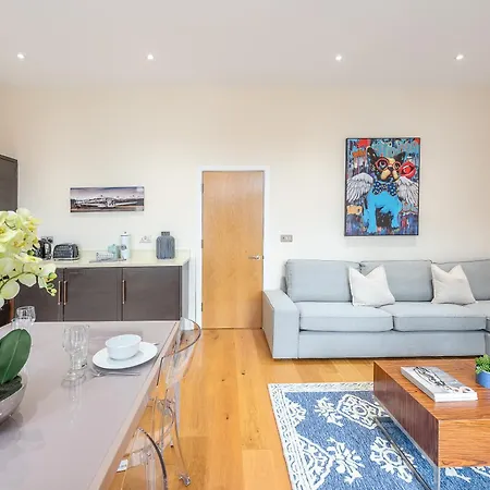 Moments From Hyde Park & Notting Hill With Free Luggage Storage And Washing Machine London
