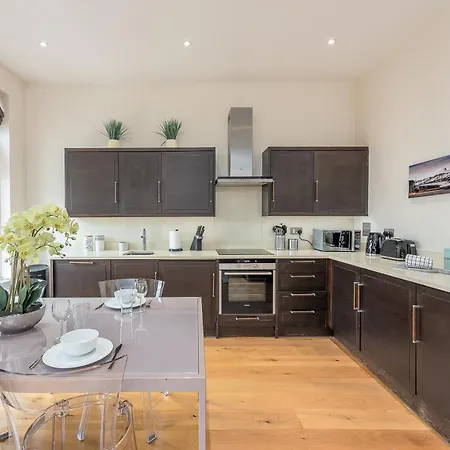 Apartment Moments From Hyde Park & Notting Hill With Free Luggage Storage And Washing Machine London