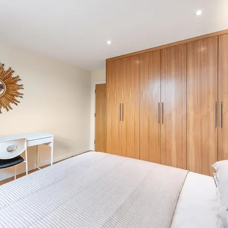 Moments From Hyde Park & Notting Hill With Free Luggage Storage And Washing Machine London